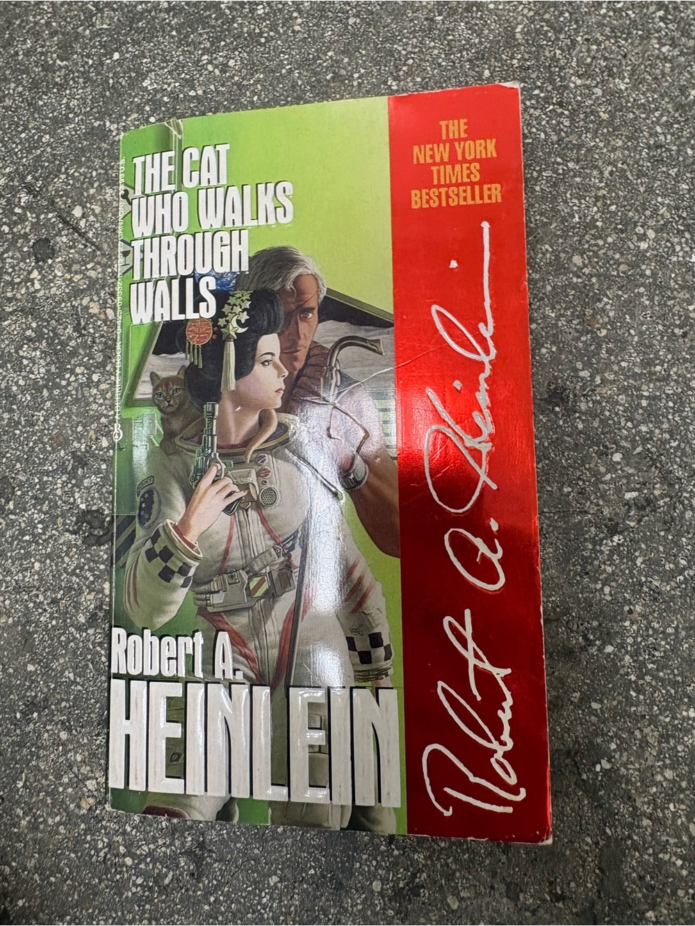 The Cat Who Walks Through Walls Robert A. Heinlein PB Berkley 1986